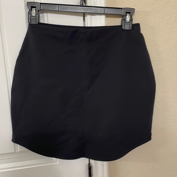 Abercrombie & Fitch Ponte Curved Hem Mini Skirt - Picture 4 of 6